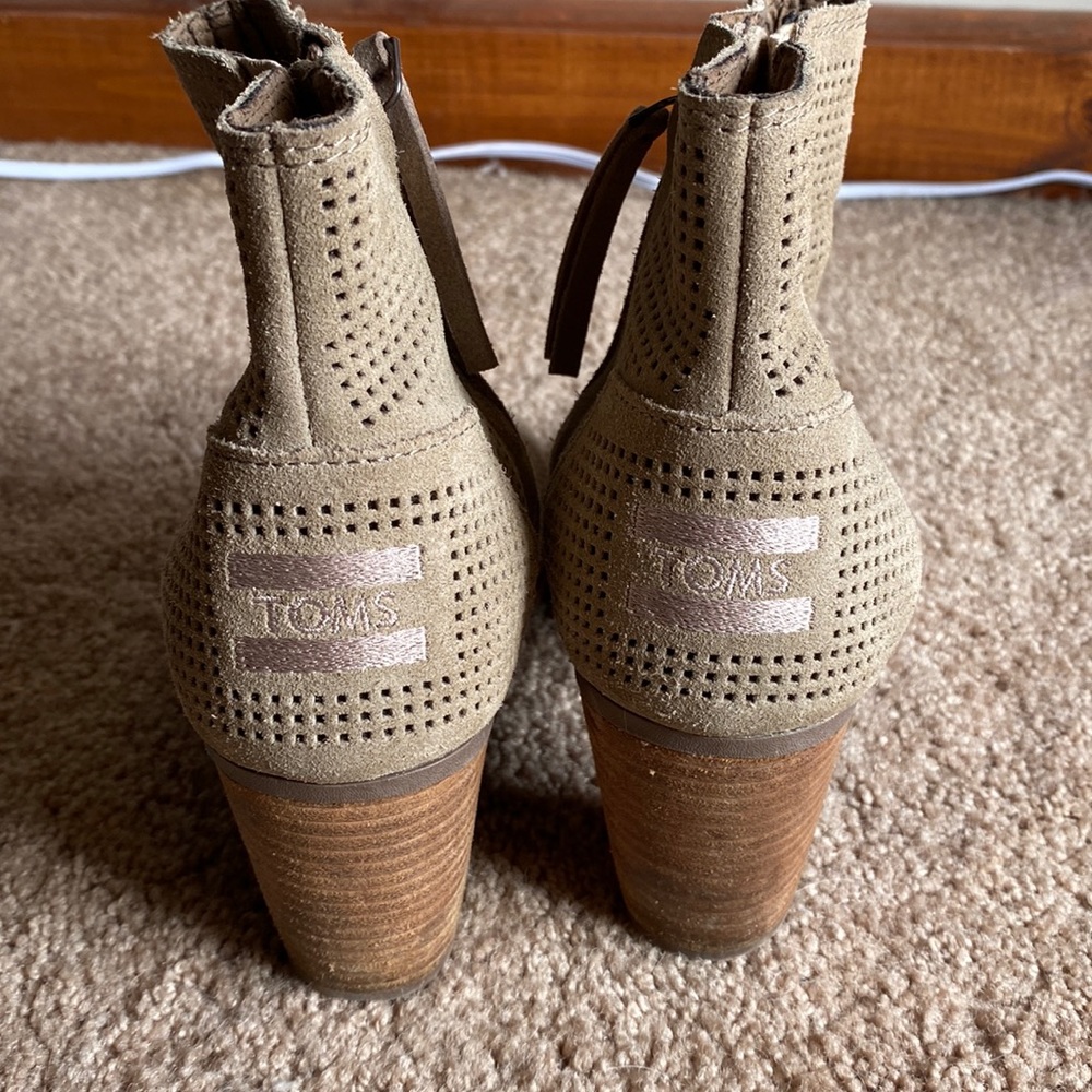 Tom’s Suede Majorca Peep toe